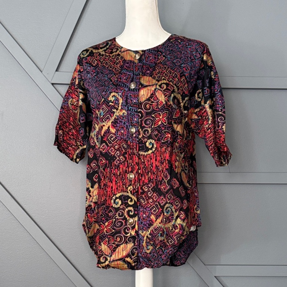 Colorful Women's Blouse with Button Detail (m)